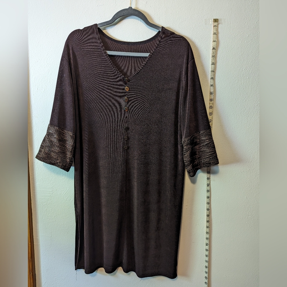 Dress no brand name, brown  above the knees. XL